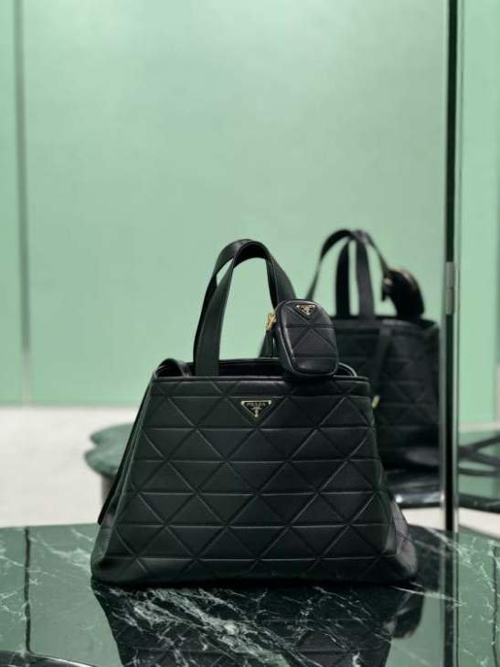 Picture of Prada Handbags _SKUfw173667044fw
